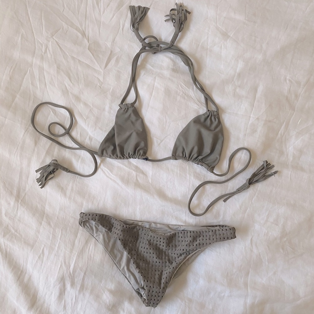 Acacia cannons and waikaloa bikini set in cement